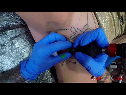 ❤️ Ekstremt tatovert hottie Sully Savage tok en tatovering på klitoris ❌ Russisk porno hos oss no.osagoassist.ru ❌❤
